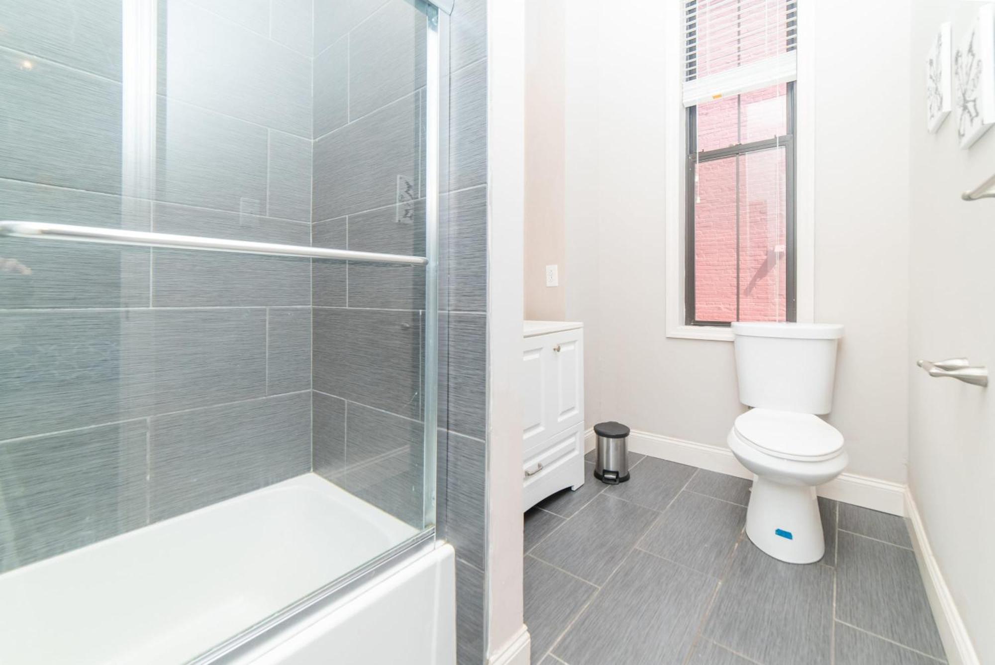 Unbeatable Location - Walkable Entertainment Apartment *