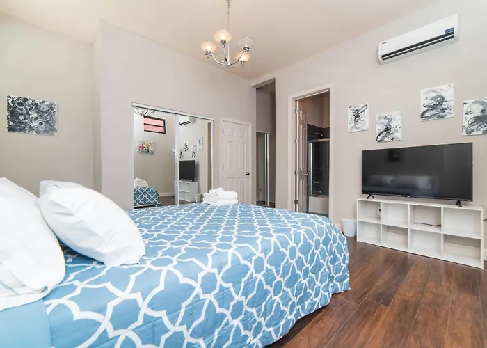 Unbeatable Location - Walkable Entertainment